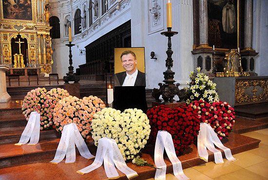Trauerkränze für Dr. Jannik Inselkammer in St.Michael (©Foto: MIngrid Grossmann)